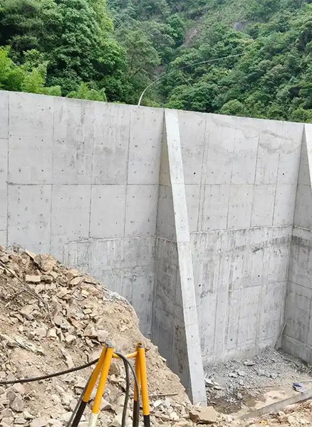 济南章丘区重力式挡土墙